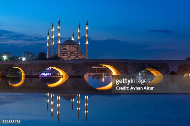 roman stone bridge and sabanci cental mosque,adana - adana fotografías e imágenes de stock