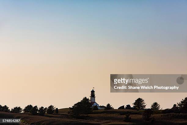 cape flattery lighthouse - lighthouse rolling landscape foto e immagini stock