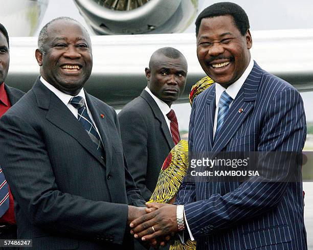 Benin's newly-elected President Thomas Yayi Boni shakes hands with his Ivorian counterpart Laurent Gbagbo upon his arrival in Abidjan 28 April 2006...