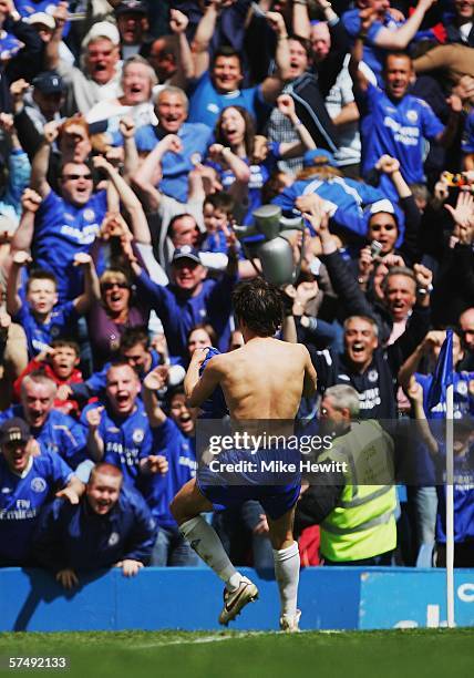 Joe Cole of Chelsea celebrates scoring the second goal during the Barclays Premiership match between Chelsea and Manchester United at Stamford Bridge...