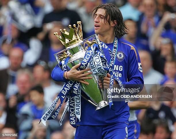 London, UNITED KINGDOM: Chelsea striker Hernan Crespo runs with the Premiership trophy after defeating Manchester United in their premiership match...