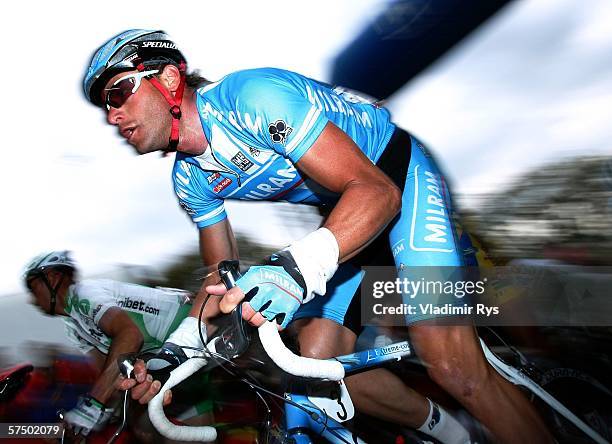 Alessandro Petacchi of Italy and Team Milram in action during the 2006 edition of the cycling race " Rund um den Henninger Turm " on May 1, 2006 in...