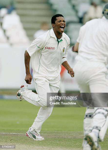 Makhaya Ntini gets the wicket of Peter Fulton for 11 during the fifth day of the second Test match between South Africa and New Zealand at Sahara...