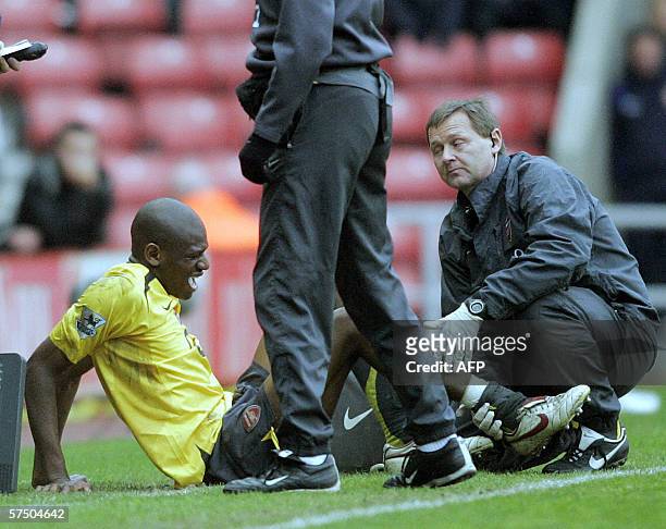 Sunderland, UNITED KINGDOM: Arsenal's Abou Diaby suffers after an injury during their English Premiership soccer match at The Stadiumof Light,...