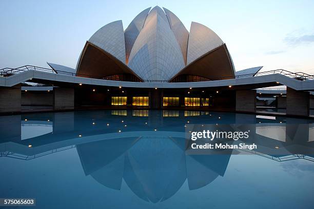 reflection of lotus temple - lotus temple new delhi stock pictures, royalty-free photos & images