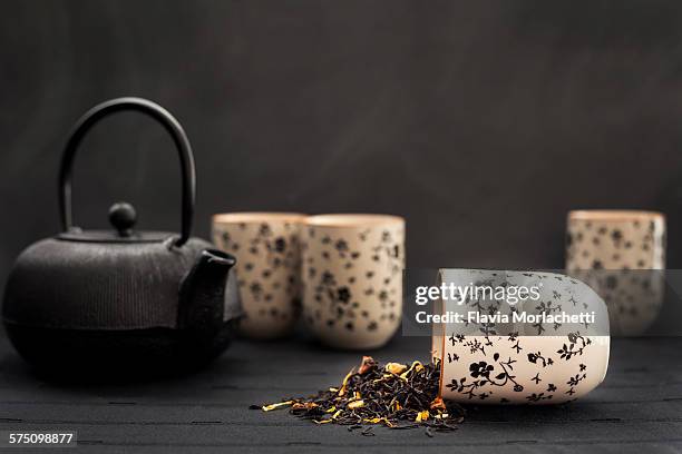 asian tea set with loose leaf tea blend - japanese tea cup stock pictures, royalty-free photos & images