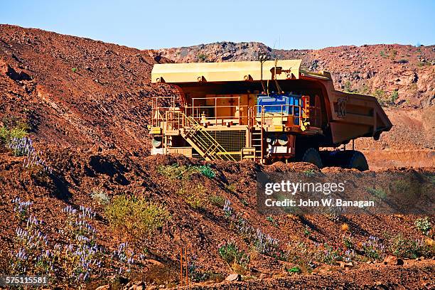 dumper truck, iron ore mine, australia - banagan dumper truck stock pictures, royalty-free photos & images