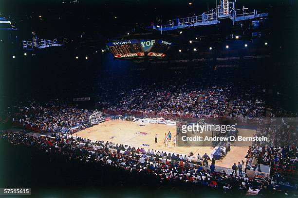 General view of the Palais Omnisports de Bercy during the 1994 Europe Tour between the Golden State Warriors and Charlotte Hornets at the Palais...