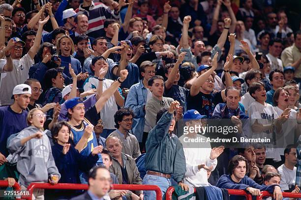 Fans cheer and applaud during the 1994 Europe Tour between the Golden State Warriors and Charlotte Hornets at the Palais Omnisports de Bercy on...