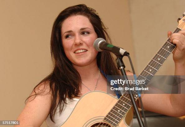 Sandi Roum Singer-songwriter Sandi Thom performs in a loft on May 02, 2006 in ...