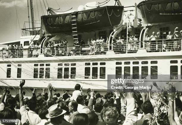 crowd waving farewell to passengers on liner, (b&w), elevated view - ocean liner stock-fotos und bilder