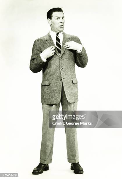 hombre de negocios de pie en un estudio, posando (b & p - george marks man fotografías e imágenes de stock