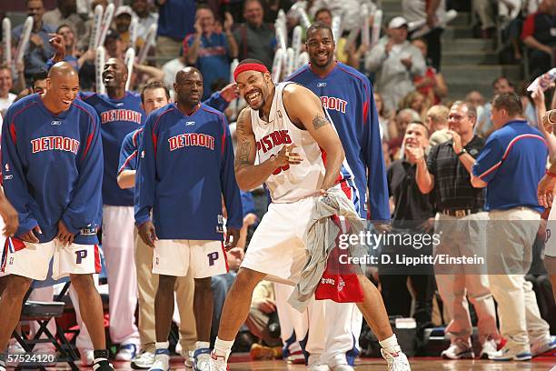 Rasheed Wallace and teammates Maurice Evans, Tony Delk, and Kelvin Cato of the Detroit Pistons react after Tayshaun Prince of the Detroit Pistons...