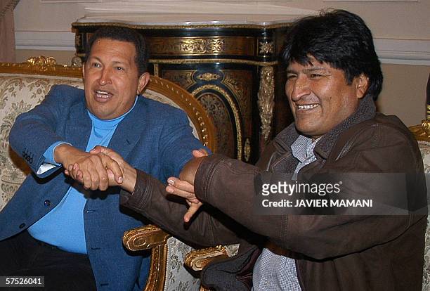 Bolivian President Evo Morales jokes with Venezuelan President Hugo Chavez at the Government palace in La Paz, 03 May 2006. Morales tried on...