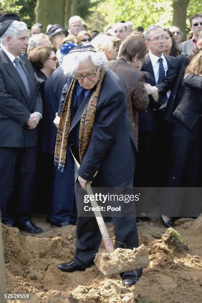 German writer and journalist Ralph Giordano shovels earth into the grave of Paul Spiegel, the President of the Central Council of Jews in Germany, on...