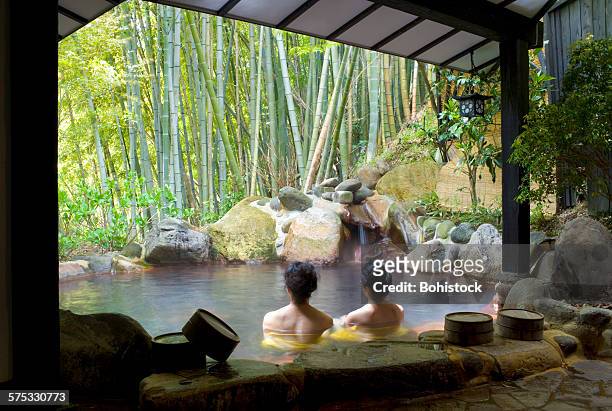 women bathing at hot spring resort - kumamoto - fotografias e filmes do acervo