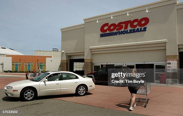 Shopper walks towards the Costco store May 4, 2006 in Mount Prospect, Illinois. Retail spending in April was reportedly the highest in two years as...