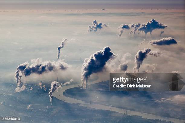 pollution - luftverschmutzung stock-fotos und bilder