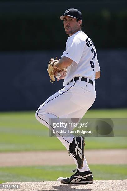 Justin Verlander of the Detroit Tigers pitches against the Chicago White Sox at Comerica Park on April 13, 2006 in Detroit, Michigan. The White Sox...