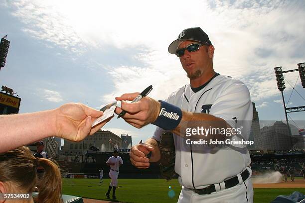 Chris Shelton of the Detroit Tigers gives autographs before the game against the Chicago White Sox at Comerica Park in Detroit, Michigan on April 13,...