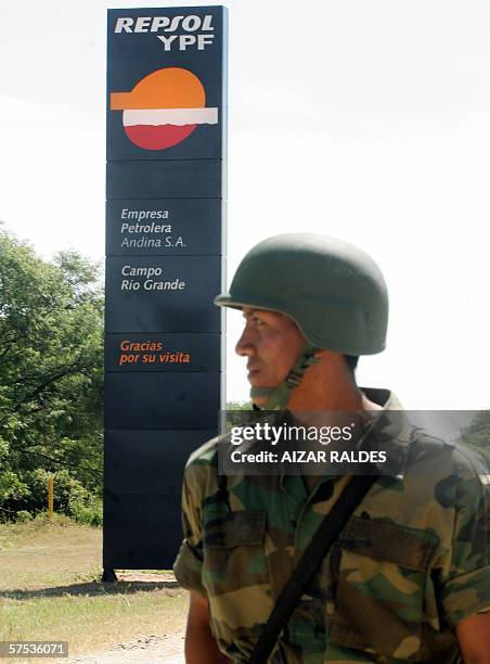 Bolivian soldier stands guard at the entrance of the Spanish Repsol YPF gas and oil refinery Rio Grande, Santa Cruz, taken 04 May 2006. Spanish...