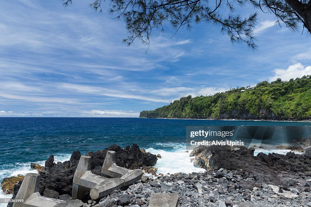 Bay with sea breaks at Laupahoehoe, Hawaii