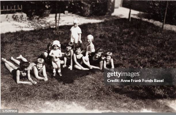 Margot Frank and her toddler sister Anne at kindergarten, circa 1933.