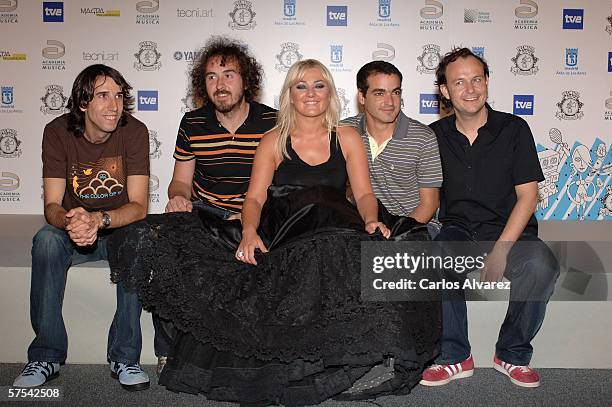 Members of La Oreja de Van Gogh attend the Spanish Music Awards at Palacio Municipal de Congresos on May 5, 2006 in Madrid, Spain.