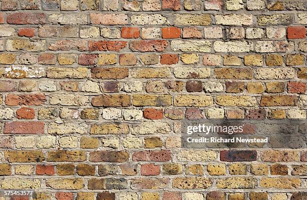 brick wall - muro di mattoni foto e immagini stock