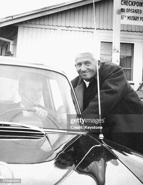 American actor Spencer Tracy standing next to a car at the Autobahn checkpoint Dreilinden in West Berlin, May 16th 1961.