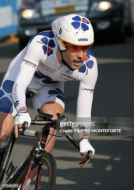 Australian Bradley McGee of team Francaise Des Jeux races during the prologue of the Giro d'Italia cycling tour 06 May 2006, in Seraing, Belgium. AFP...