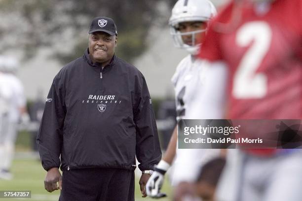 Head coach Art Shell of the Oakland Raiders watches his team practice as the Raiders begin their mini-camp on May 6, 2006 in Alameda, California.