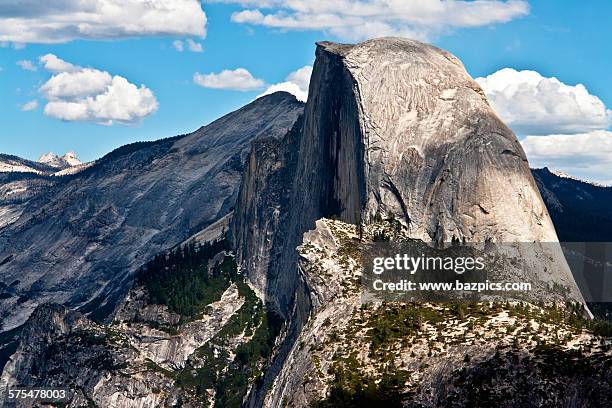 half dome - half dome photos et images de collection