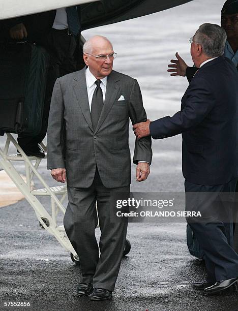 El presidente de Nicaragua Enrique Bolanos arriba al aeropuerto de San Jose, el 07 de mayo de 2006. Bolanos llego a Costa Rica para asistir manana a...