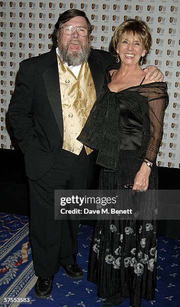 Actors Ricky Tomlinson and Sue Johnston pose in the Awards Room at the Pioneer British Academy Television Awards 2006 at the Grosvenor House Hotel on...