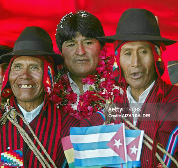 The Bolivian President Evo Morales poses between two "Amautas" holding little Cuban flags during a ceremony to inaugurate an ew oftalmologic center...