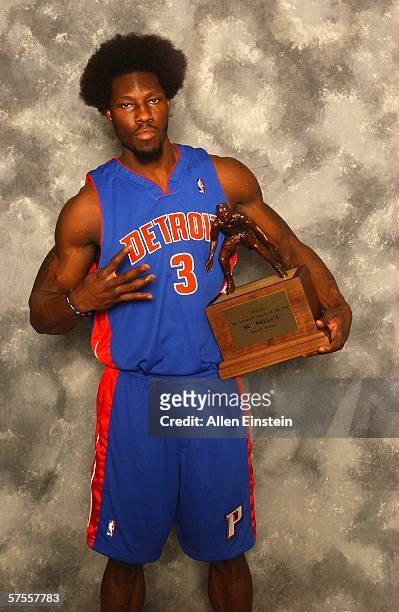 Ben Wallace of the Detroit Pistons poses with the 2005-2006 NBA Defensive Player of the Year award May 8, 2006 at the Palace of Auburn Hills, in...