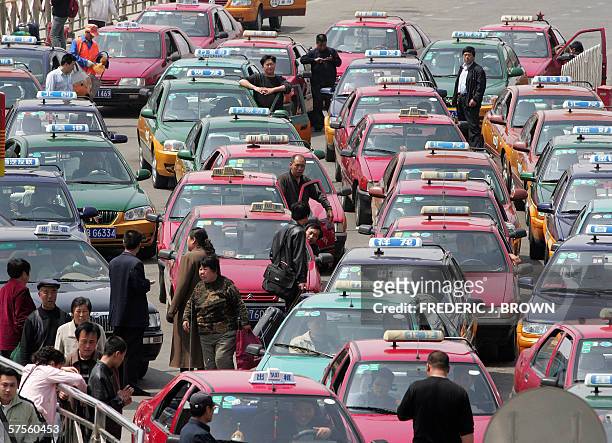 Queue of taxi drivers wait for passengers near the railway station in Beijing, 30 April 2006, as thousands travel ahead of the weeklong 01 May Day...