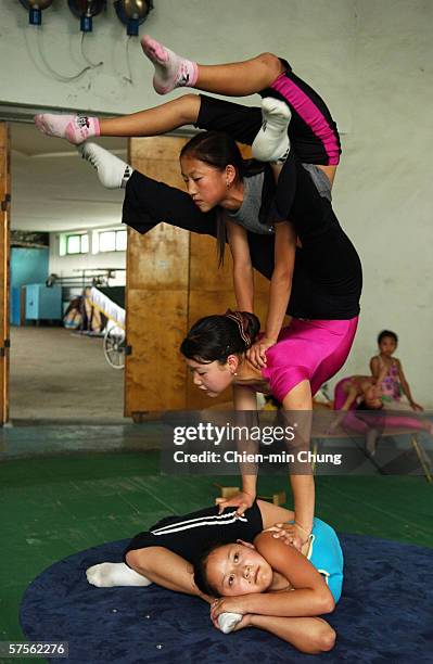 Contortion Girls Stock-Fotos und Bilder - Getty Images