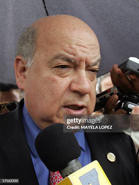 El secretario general de la Organizacion de Estados Americanos , Jose Miguel Insulza, brinda declaraciones a la prensa el 09 de mayo de 2006 frente...