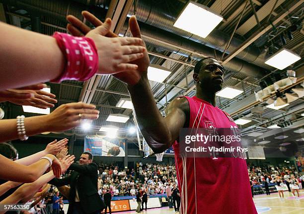 Terry Black of Bonn clatches hands with the fans after losing the fourth play-off quarterfinal game between Telekom Baskets Bonn and GHP Bamberg at...