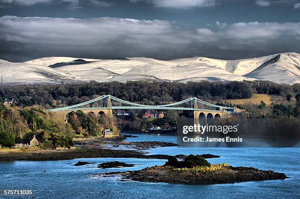 menai suspension bridge - snowdonia national park stock-fotos und bilder