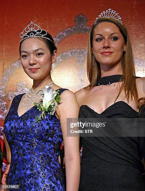 Winner of the Miss Tourism International 2005, Isabelle Lamant of France poses with Miss China Fu Jing at a press conference in Beijing 10 May 2006,...