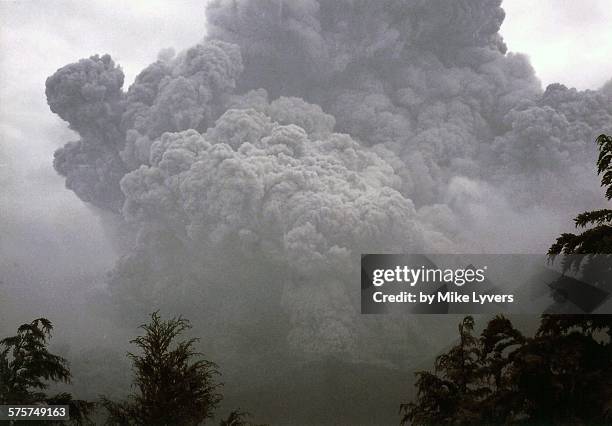 deadly pyroclastic flow at unzen volcano - mt unzen japan stock pictures, royalty-free photos & images