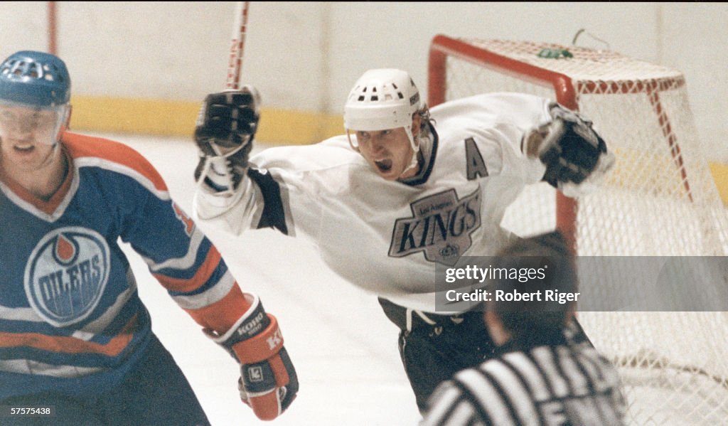 Gretzky Scores Against The Oilers