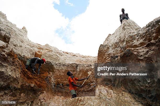 Artisan miners dig for copper on December 14, 2005 in Ruashi mine about 20 kilometers outside Lubumbashi, Congo, DRC. Children as young as eight work...