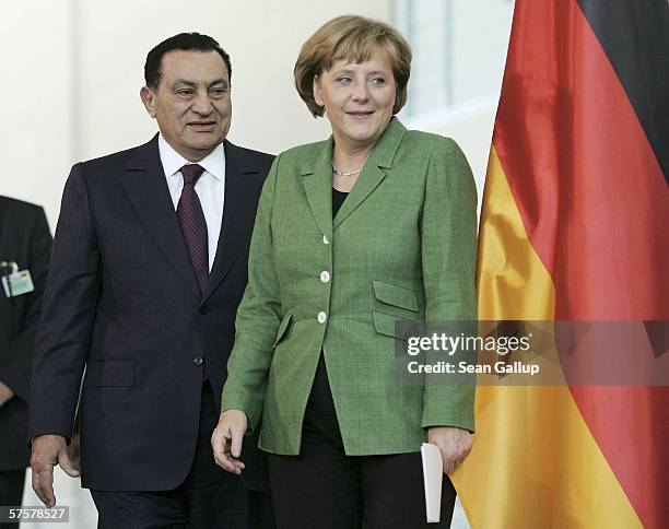 German Chancellor Angela Merkel and Egyptian President Hosni Mubarak arrive for a news conference May 10, 2006 at the Chancellory in Berlin, Germany....