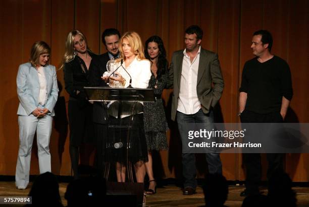 Actress Rosanna Arquette accepts the "Platinum Circle Award" with Patricia arquette, Alexis Arquette, David Arquette, Courteney Cox Arquette, Thomas...