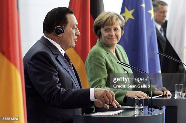 German Chancellor Angela Merkel and Egyptian President Hosni Mubarak speak to the media May 10, 2006 at the Chancellory in Berlin, Germany. Mubarak...