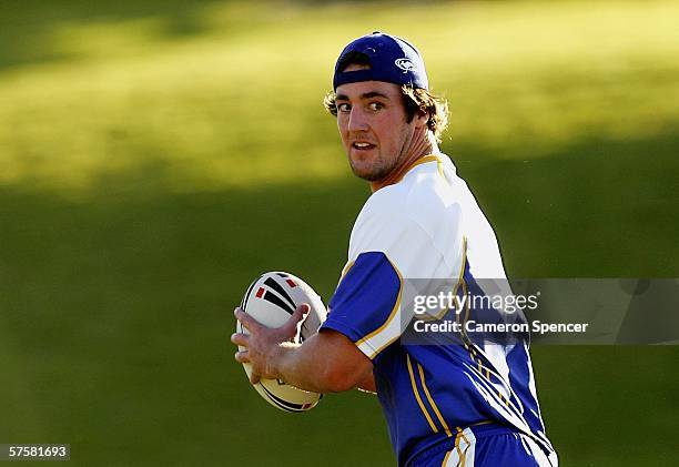 Trent Waterhouse of the City Origin team looks to pass during a City Origin training session at Apex Oval May 11, 2006 in Dubbo, Australia.